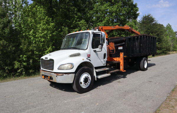 2004 Freightliner M2-106 Grapple Truck