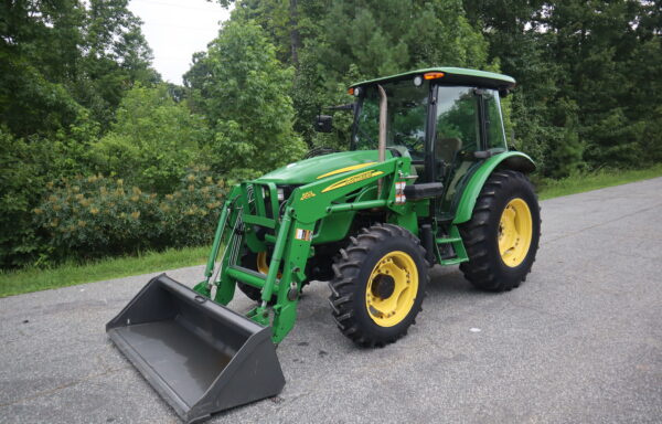 2010 John Deere 5083E Tractor