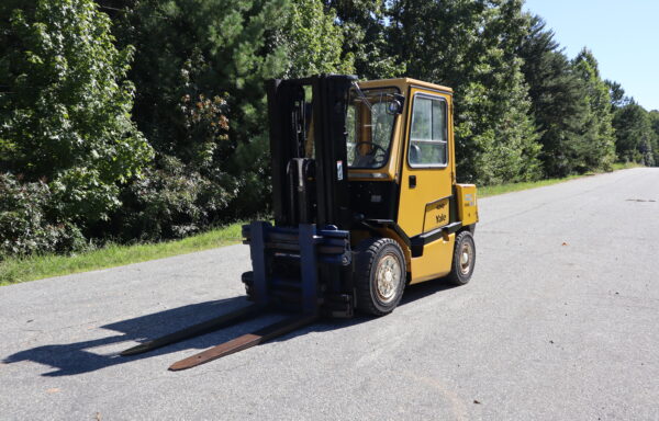 1999 Yale GP080 Enclosed Cab Forklift
